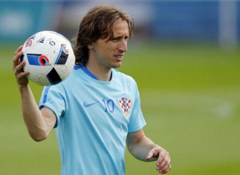 穆里尼奥：平局是我们的责任，但裁判也犯了明显的错误