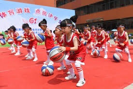 iG夺得德杯冠军后，Wei再带小弟跳起了胜利之舞＂