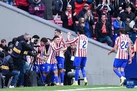 骑士全队首节手感不佳，投篮仅25投8中&已落后老鹰10分